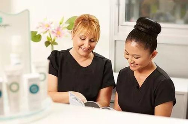 美容院管理者如何以身作則