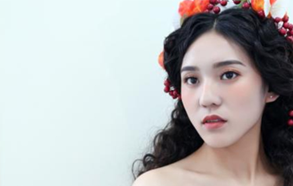 美容師化現代新娘妝的手法步驟