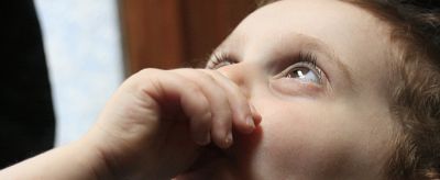 眼睛腫了怎么快速消腫