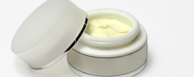 晚上擦面霜容易悶痘嗎