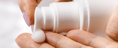 臉上起皮是怎么回事