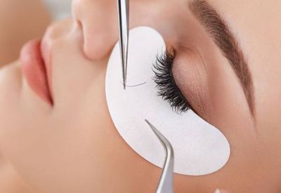 接睫毛要素顏去接嗎