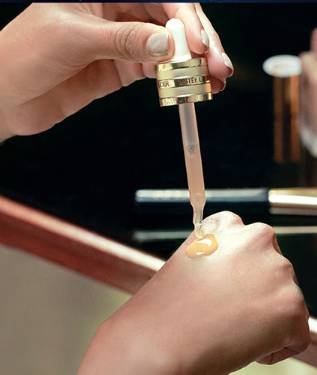 雅詩蘭黛小棕瓶眼霜辨別真假方法