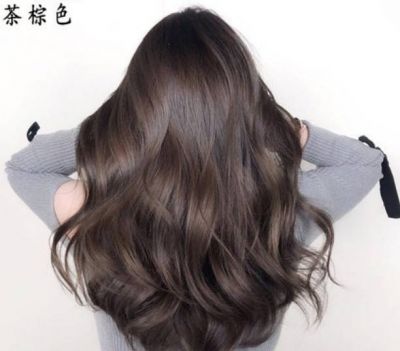 皮膚偏黃適合染什么顏色頭發