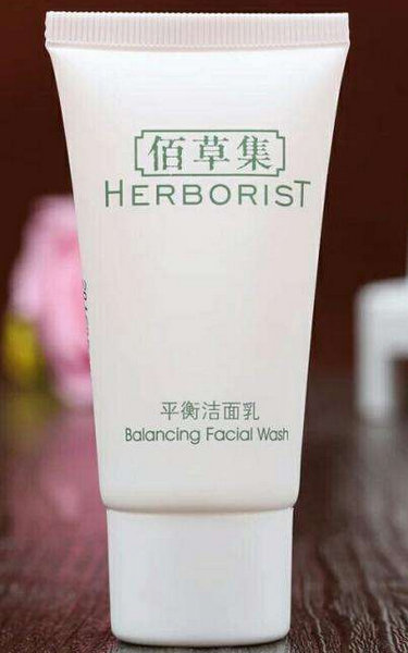 適合夏季用的清爽控油洗面奶有哪些