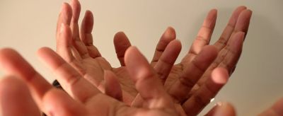 手皮膚發黃是什么原因