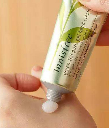 護手霜可以用來擦胸部嗎