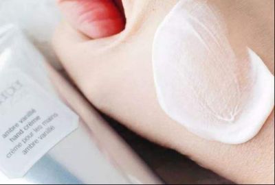 護手霜可以用來擦胸部嗎