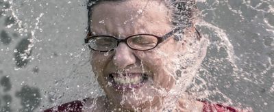 用鹽水洗臉好嗎