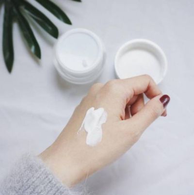 天天用素顏霜臉變黑了是怎么回事