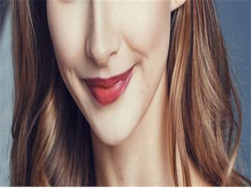 鼻翼長痘的原因