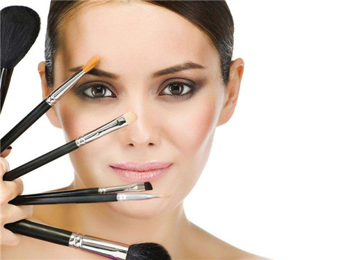 日常淡妝需要哪些化妝品