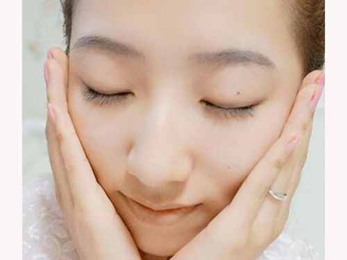 臉上起皮和白色碎屑如何預防