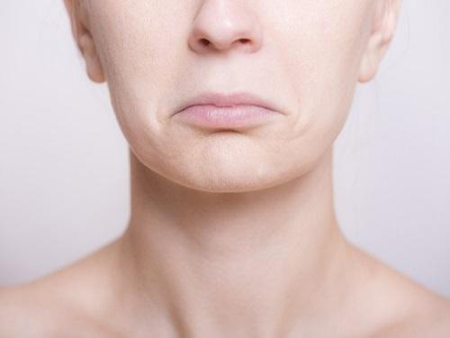 臉無緣無故腫了是怎么回事